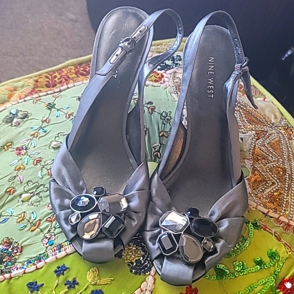 NWOT Nine West Sling Back Satin Jeweled Pump